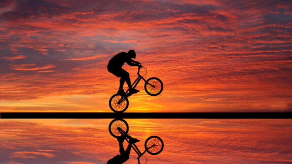 cycling-sunset-qhd-3840×2160